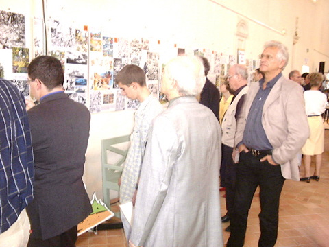 Dany et quelqu'uns de ses fans devant l'expo.